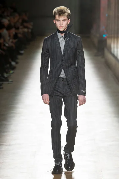 Look 49